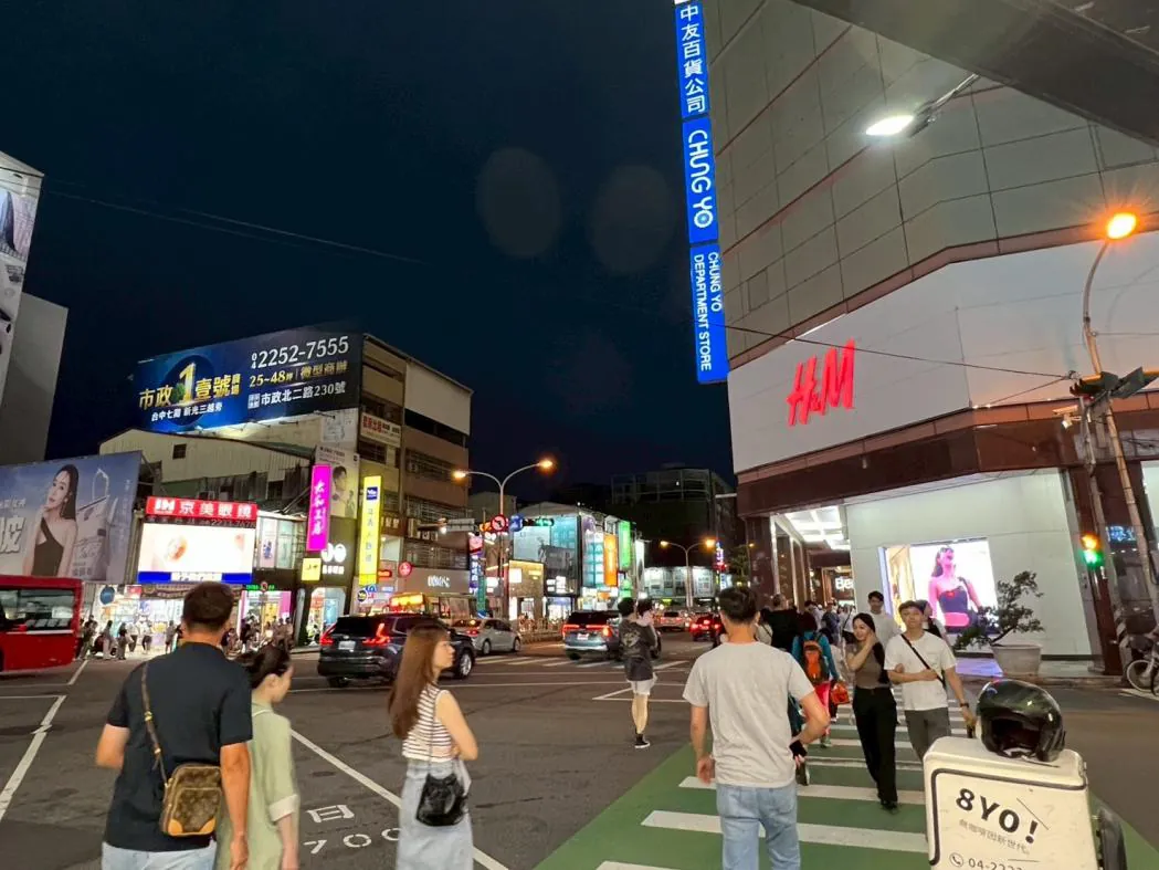 台中中友百貨旁｜三民育才路口